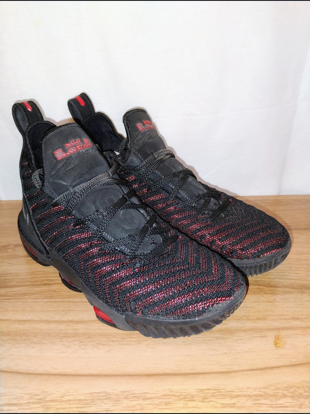 Nike LeBron 16 Fresh Bred Shoes Sneakers Black/Red  AQ2465-002 Youth Size 6Y